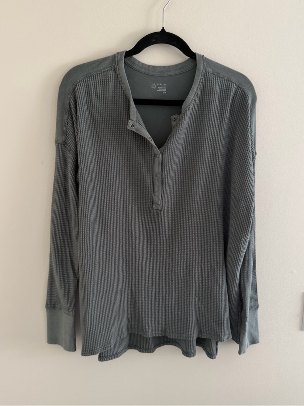 OFFLINE By Aerie Wow! Waffle Henley Oversized Long Sleeve Green Gray T-Shirt NEW - Picture 3 of 6